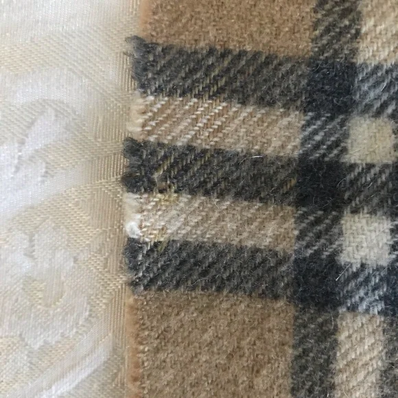 Burberry Cashmere Scarf - Picture 6 of 7